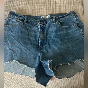 Abercrombie Mom Shorts 4” inseam sz 33